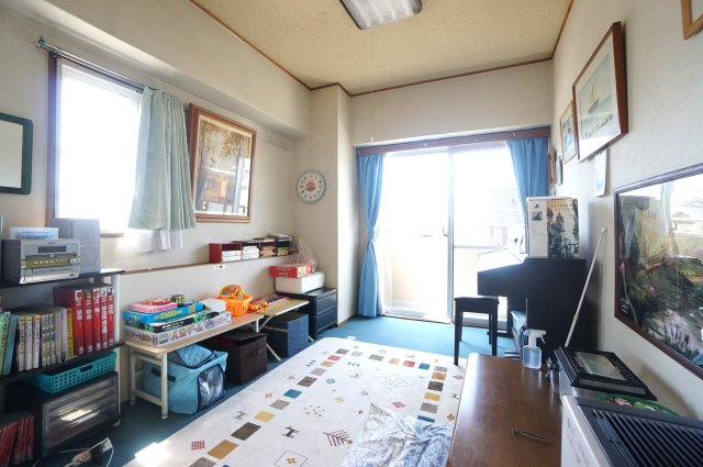 南側洋室です
