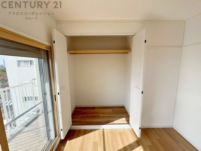 衣類やアクセサリー、小物類の収納が便利で整理整頓がしやすく、部屋の美観を保ちつつ、スペースを最大限に活用できます。衣服のしわやダメージを防ぎ、長持ちさせることができます。　
