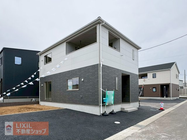 【外観】1号棟現地完成写真。飽きのこないデザインの外観。当日のご案内・現地待ち合わせもご対応致します！