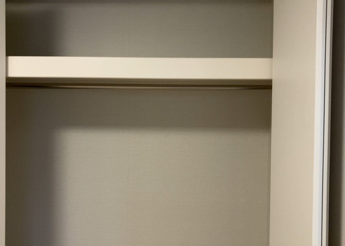 デザイン性を重視しすぎて収納が少なかった！なんてことにならないため、事前に現地で収納の数を確認しておくことをお勧めします。クローゼット以外にも床下収納や屋根裏収納、パントリーなどもチェックしましょう。