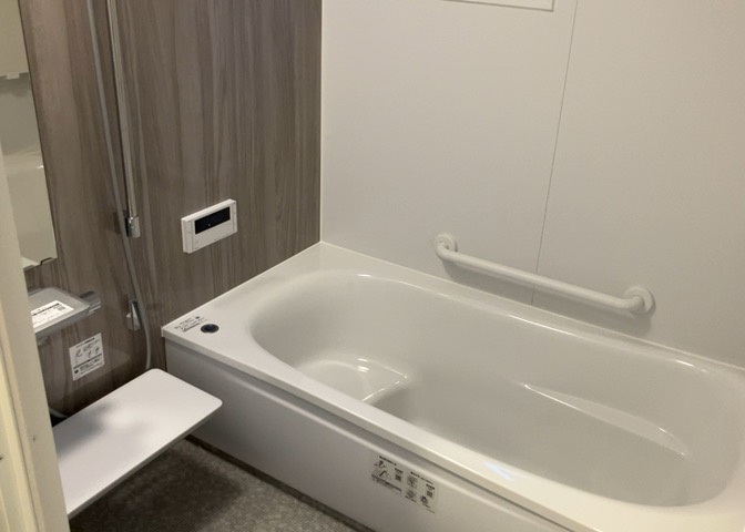 入浴時の快適さも大事なことですが、綺麗な状態を維持できなければ気持ちよく入浴できません。毎日の掃除が楽という点は大事なポイントになります！カビが生えにくく掃除がしやすい、壁や浴槽を選ぶといいでしょう。