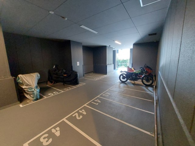 【ミニバイク置場】ゆとりあるバイク置場です！バイクは計7台、ミニバイクは計61台駐輪可能です！