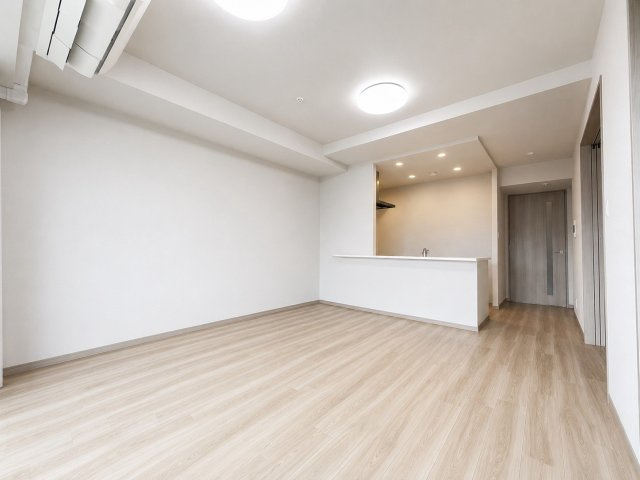 【リビングダイニング】約13.8帖！床暖房完備で冬でも足元あたたかいです！