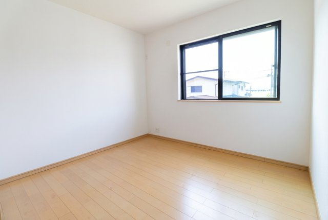 シンプルで使いやすい居室。寝室や子供部屋など幅広く活用可能です。