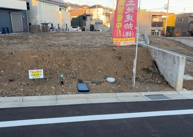 土地の形が極端に長細かったり、狭小地、あるいは道路との高低差がある傾斜地だった場合、後々売ろうとしても買い手がつかない場合もあります。後々、売却することになった時に価値の下がらない土地を選びましょう。
