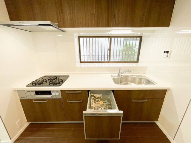 ビルトイン食洗機付きで家事もスムーズです