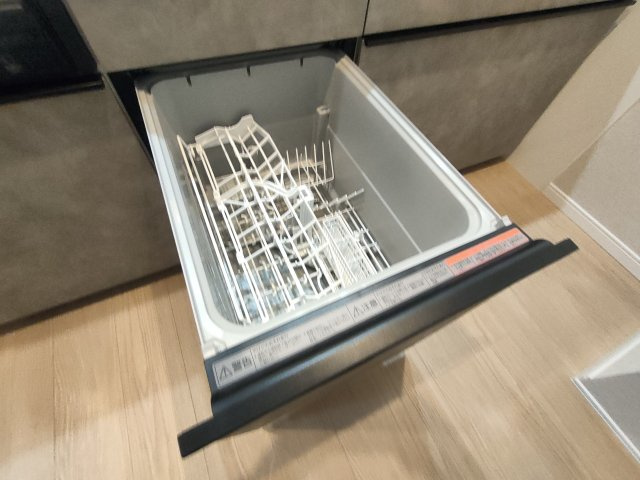 【食洗器】　食後の片付けをサポートしてくれる便利な食洗機付き