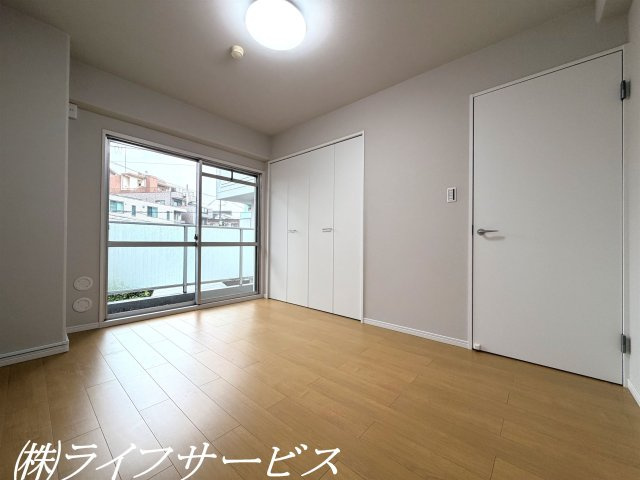 洋室6.0帖／クローゼットあり！バルコニーに面しています！