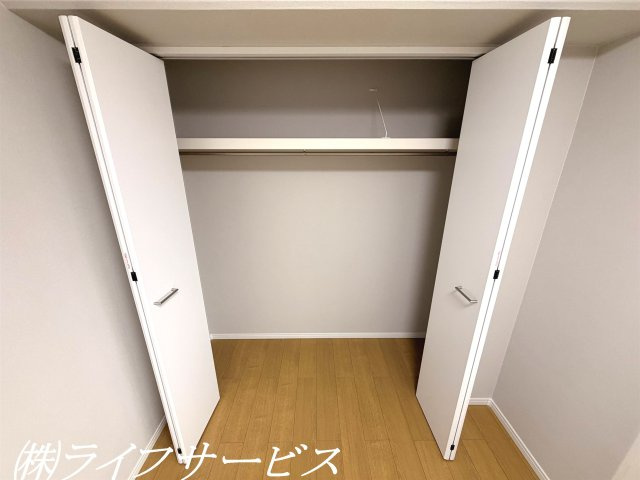 洋室4.5帖／クローゼットあり！バルコニーに面しています！
