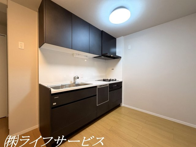 システムキッチン／3口ガスコンロ、食器洗浄乾燥機付！