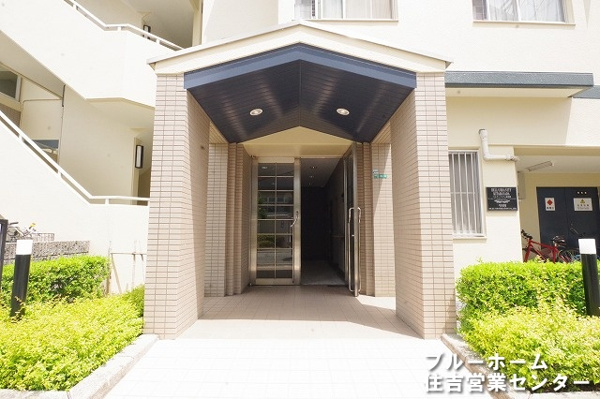【ベル・アーバニティ北花田のエントランス】