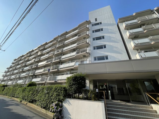 ■東武スカイツリーライン「新越谷」駅徒歩11分！　■ペット飼育可能(細則有)　■最上階住戸、南西向きで日当たり良好です！　■南越谷小学校徒歩9分(650ｍ)・富士中学校徒歩5分(400ｍ)