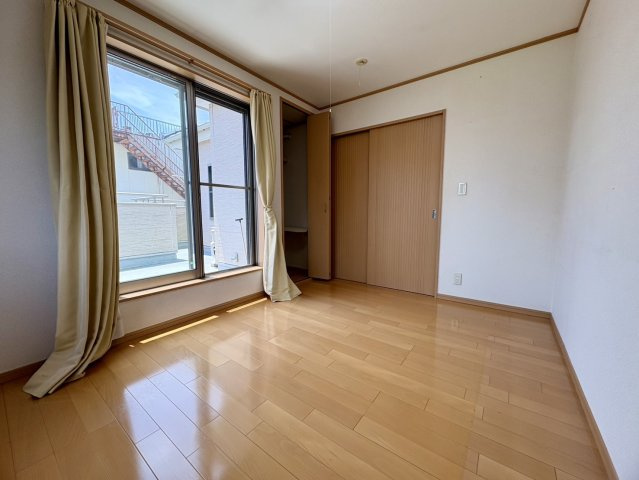 南向き陽当たり良好。