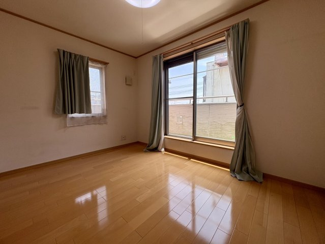 南向き陽当たり良好。
