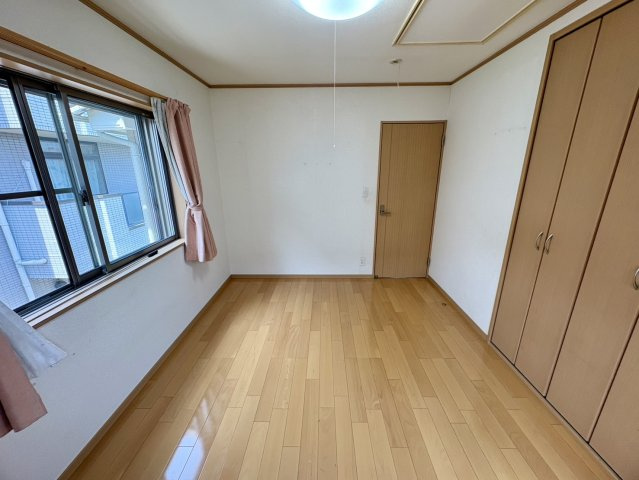 南向き陽当たり良好。