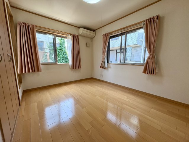 南向き陽当たり良好。