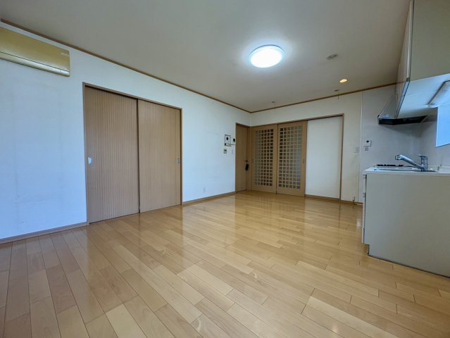 2階のリビング。リビングから全居室へ行き来可能。床暖房完備