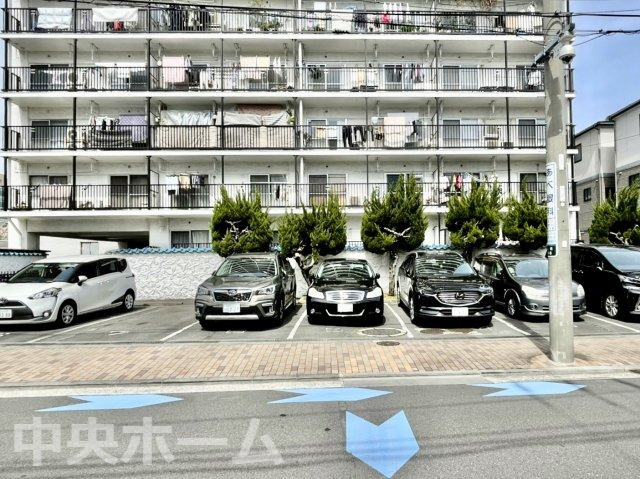【敷地内駐車場】最新の空き状況や費用などの詳細は担当スタッフまでお問い合わせください。