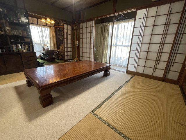 和室ならではの温かな和の空間で寛ぎの時間を過ごせます