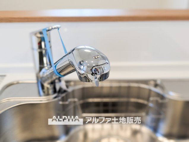 【Water　cleaner】　◆浄水器◆蛇口から流れ出すお水はクリーンでいつも楽しめます。また浄水器内臓シャワー混合栓なので場所取らずのスッキリとしたスタイルです。