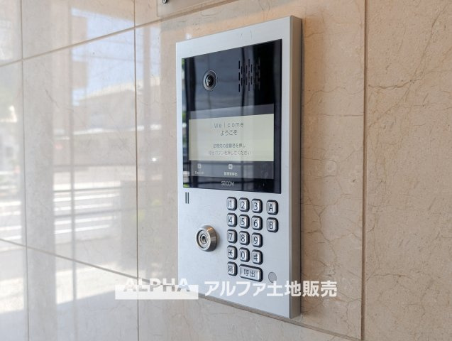 【Auto　lock】　◆オートロック◆不要なセールスや不審者をシャットアウトし静かで快適なシステムは私達に恙ないライフスタイルを与えてくれます。