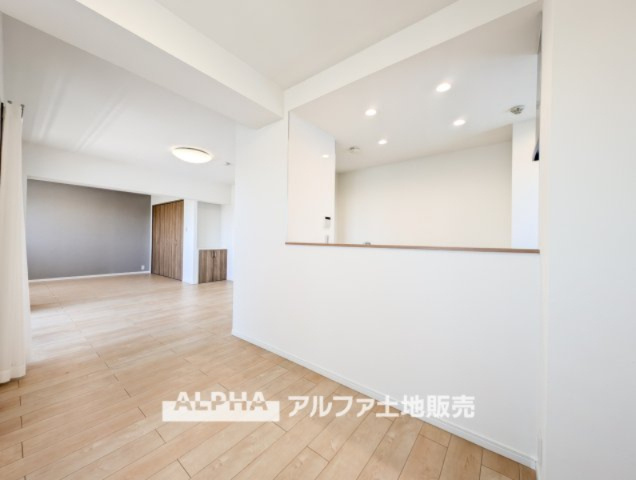 【full　space】　◆気軽に人を招ける◆ゆったりとした住空間に手のぬくもりを感じれるような温かい住まい。そんな環境で暮らしていくうちに僕たちも変わって行く。
