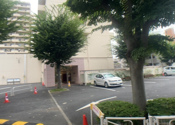 外観はマンション管理がされているかの目安になります。築年数が古いと、壁面は劣化してひび割れが生じることも！建物が古びていても細かいところが修繕されていると、きちんと管理されているなぁと感じるでしょう。