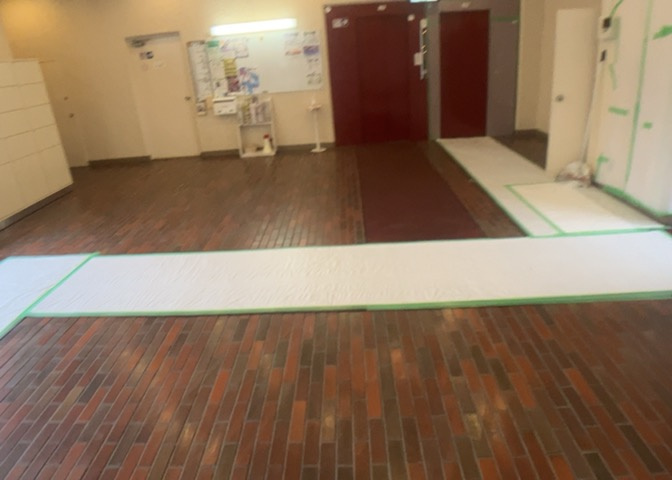ロビーというと、エントランスと何がちがうの？と思いますよね。実はロビーとエントランスには明確な決まりはありません。物件によっては、エントランスを入って広がるある程度の広さのある空間がロビーとなります。
