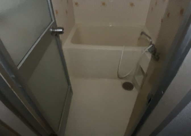 入浴時の快適さも大事なことですが、綺麗な状態を維持できなければ気持ちよく入浴できません。毎日の掃除が楽という点は大事なポイントになります！カビが生えにくく掃除がしやすい、壁や浴槽を選ぶといいでしょう。
