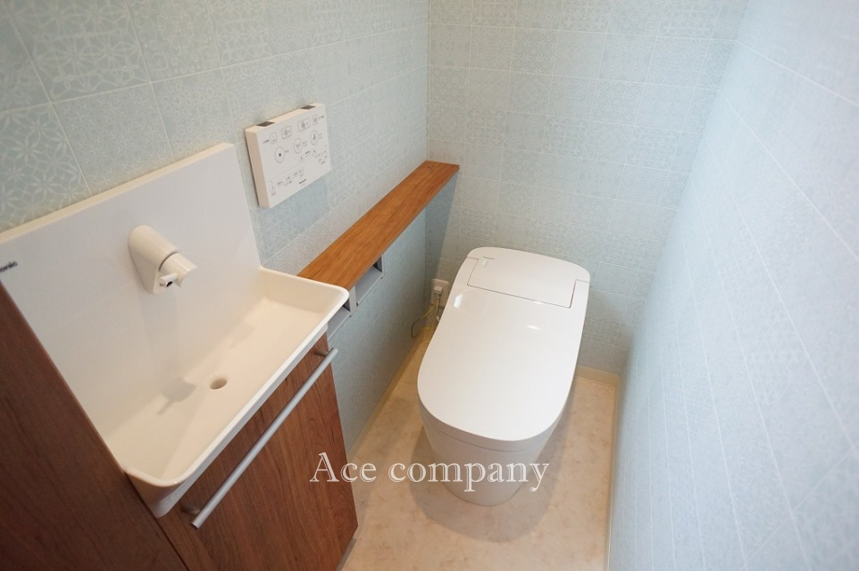 トイレは1階と2階の2ヶ所に完備♪こちらは2階のタンクレストイレです☆