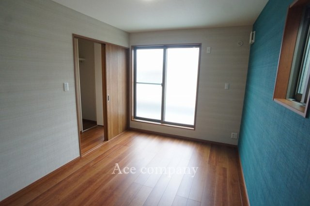 【3階：南側洋室5.8帖】南向きワイドバルコニーに面したお部屋です☆