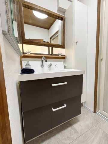 大きな収納付き！日用品のストック管理や出し入れも楽々！