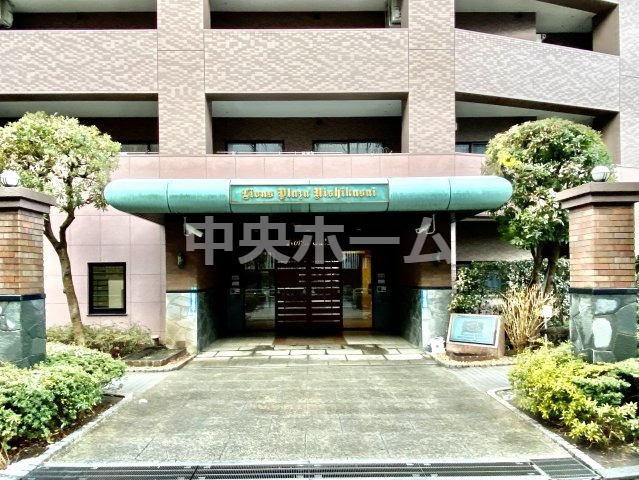 【エントランス】マンションのエントランスは、その物件の印象を決める、顔とも言える場所です。毎日通る場所ですからきれいなのが一番です。