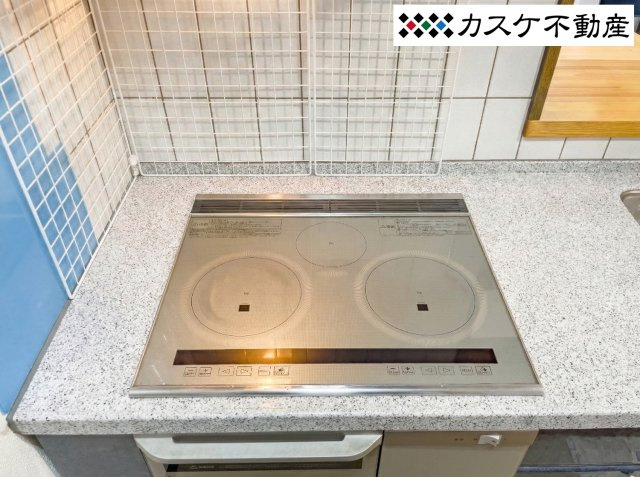 掃除しやすいIHクッキングヒーターとタイル壁で家事楽♪