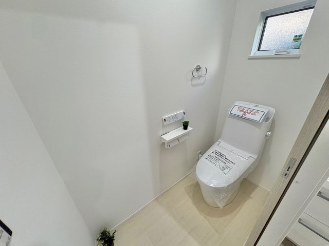 清潔感とうれしい機能性を兼ね備えた、使いやすいシャワートイレ