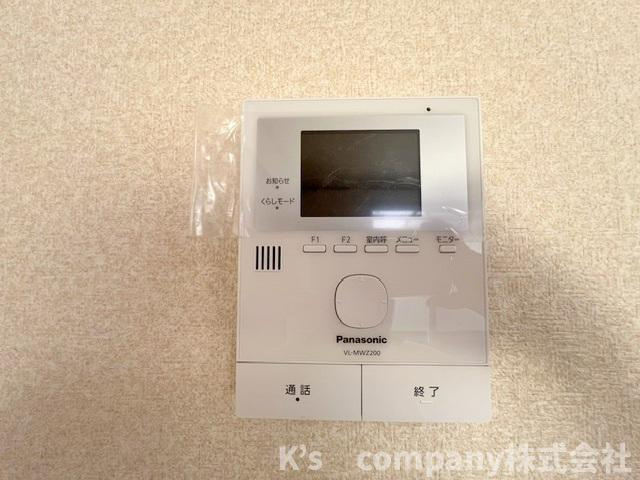 訪問者の顔が確認できるモニター付きインターフォン☆