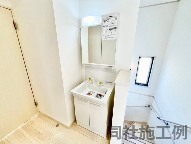 2階にも独立洗面台あり♪　同社施工例♪完成物件見学可能です♪いつでもお問合せ下さい(^^♪