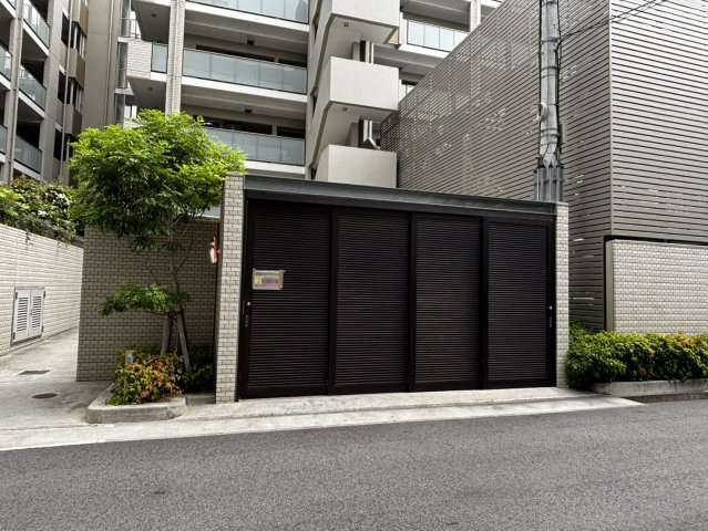 ゴミステーションは扉により動物や鳥の被害を受けにくく綺麗な状態を維持できます。
