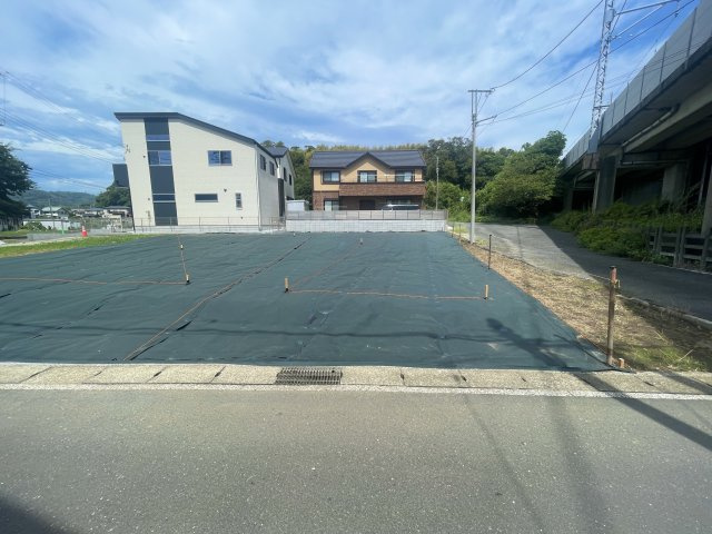 現状更地につき、引き渡し後すぐに着工可能です。　駅まで徒歩8分の立地です。　図面等もございますので、お気軽にお問い合わせください