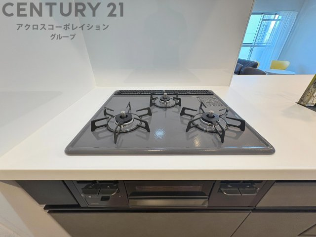 多数の調理器具を同時に使用でき、料理の効率化が可能。省エネで節約になり、様々な料理スタイルに適応できます。また、火力調整が独立しており、手入れや掃除もしやすく、今よりもっとお料理が楽しくなるかも。　