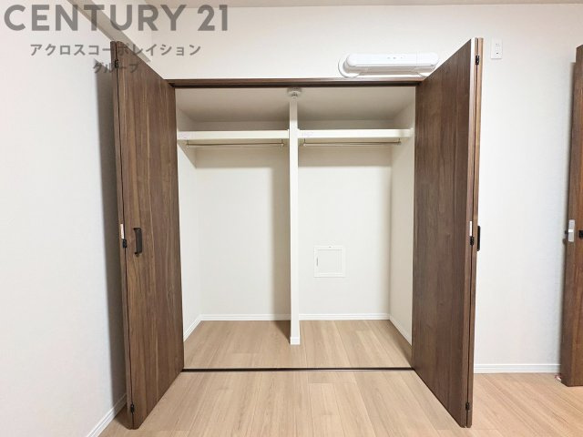 衣類やアクセサリー、小物類の収納が便利で整理整頓がしやすく、部屋の美観を保ちつつ、スペースを最大限に活用できます。衣服のしわやダメージを防ぎ、長持ちさせることができます。　