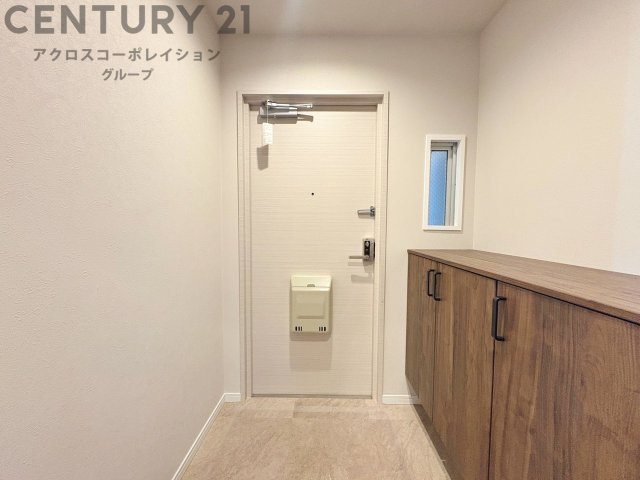 大きな玄関収納付きの玄関です　家族皆様の履物をしっかり収納できます　
