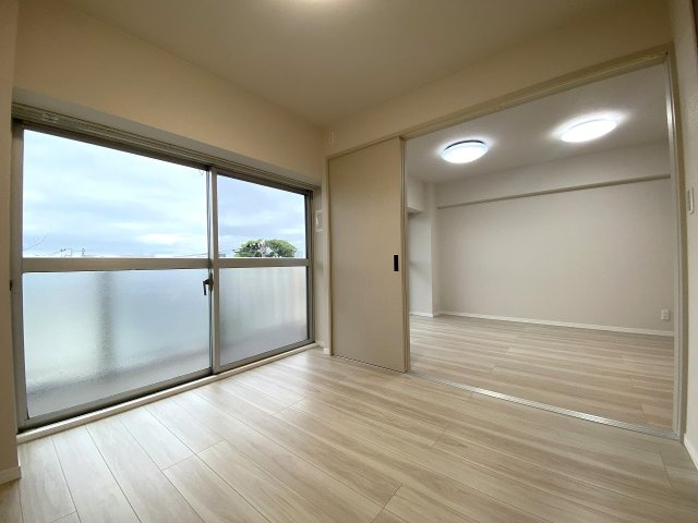 洋室帖　（間取り図右側下）