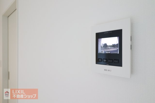 玄関ドアの2カ所に鍵穴を設けたダブルロックで高い防犯性を発揮します。