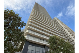 ルネッサなんばタワーの外観