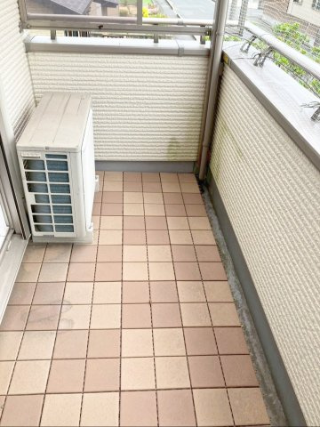 南東向きのバルコニーです！