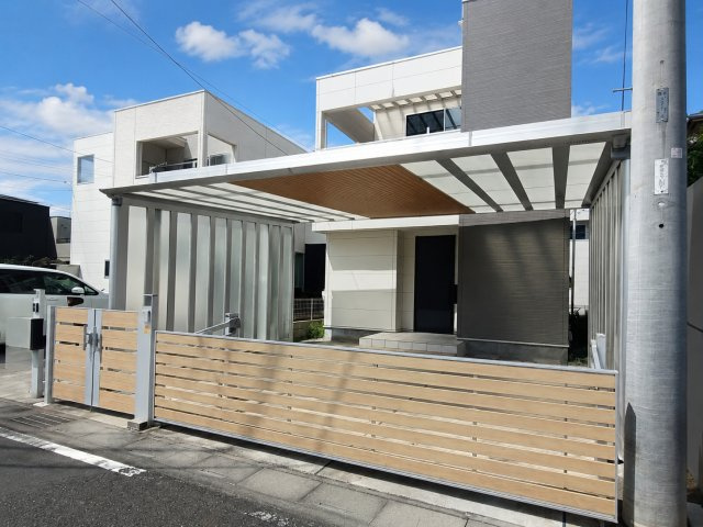 カーポート＆ゲート付きの駐車場です