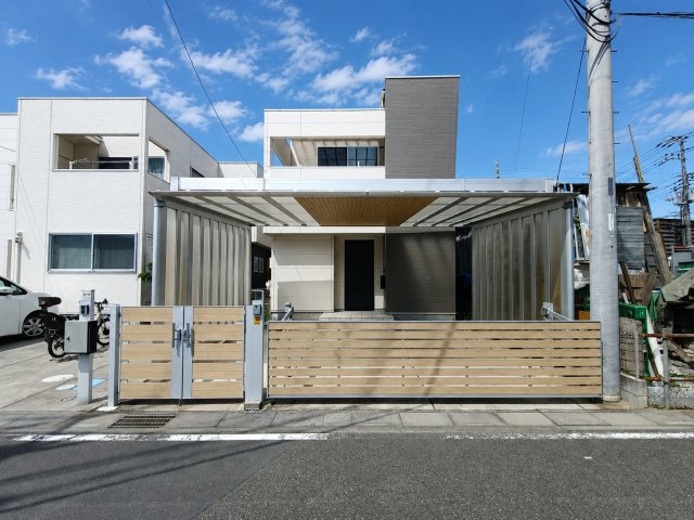 カーポート＆ゲート付きの物件です