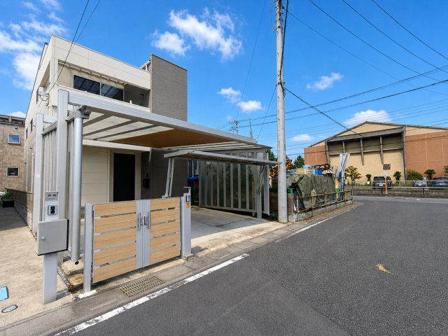 前面道路は広々6.0m