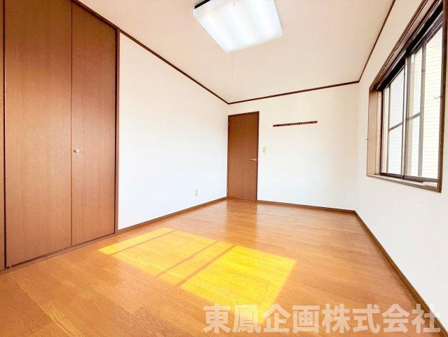 個人の部屋や寝室として使える洋室です